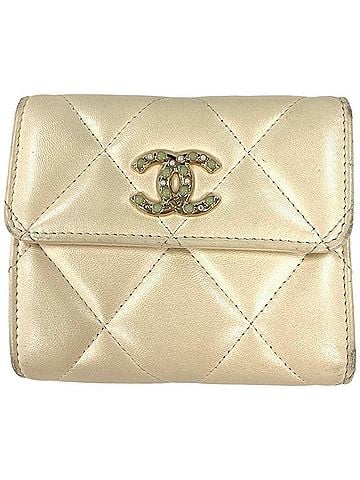 Chanel CHANEL Matelasse Tri-fold Wallet Lambskin AP2809 White Coco Pearl Women's (view 1)
