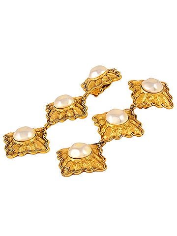 Chanel CHANEL diamond shaped 3-row earrings, fake pearl, GP 26 engraved, gold, ladies (view 2)
