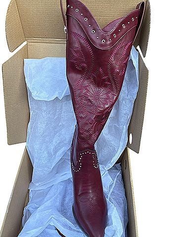 Amazon Basics Vomira Boots (view 2)