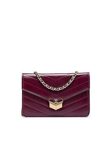 Chanel Chevron Calfskin Medal Wallet On Chain (view 1)