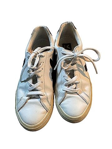 VEJA Sneakers (view 1)