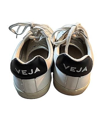 VEJA Sneakers (view 2)