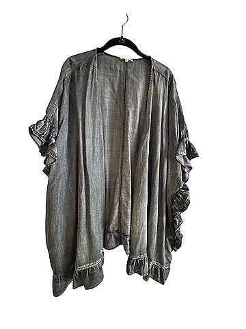 Easel Kimono (view 1)