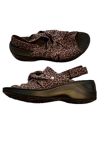 Bzees Daisy Wedges (view 1)