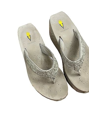 Volatile Flip Flops (view 1)