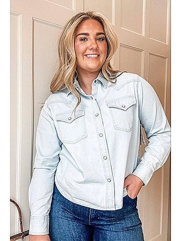 Ariat Asheville Snap Shirt in Light Indigo (view 2)