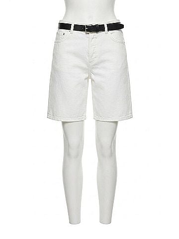 Closed Jinnie Mid-Rise Short in White (view 1)