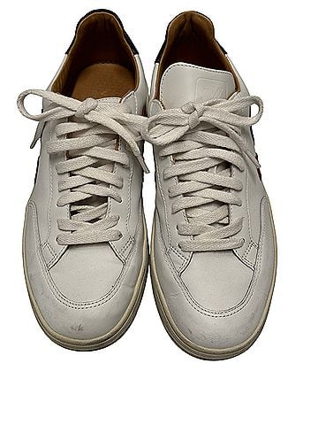 VEJA Sneakers (view 1)