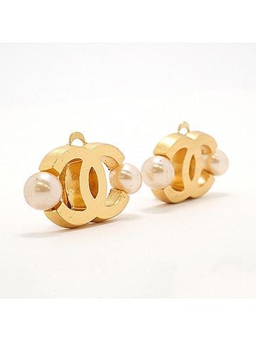 Chanel Chanel earrings, Coco Mark design, GP plated, faux pearl, gold, women's. (view 2)