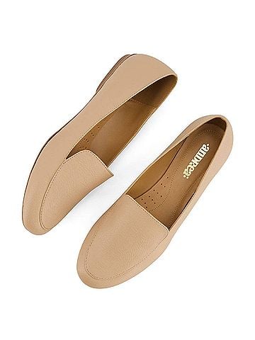 Andrea Women's Classic Flats in Beige (view 2)