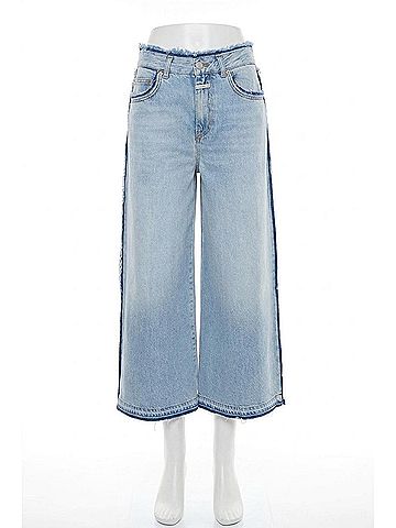 Closed Lyna Jean in Light Blue (view 1)