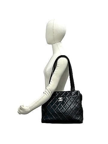 Chanel CHANEL Matelassé Coco Mark Lambskin Semi-Shoulder Bag Tote Black 40472 (view 2)