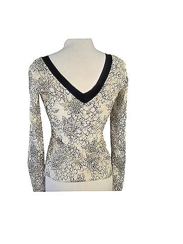 Petit Pois Viviana Floral V-Neck Long Sleeve Top Long Sleeve T-Shirt (view 2)