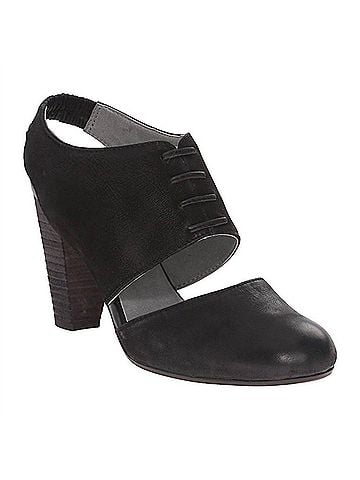 Seychelles Women's Whirl Pumps in Black (view 1)