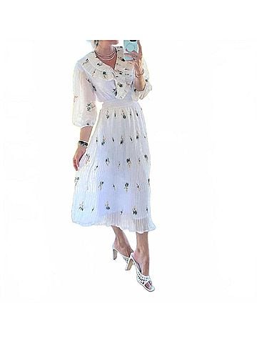 Buru Blanche Midi Dress in White Daisy (view 2)
