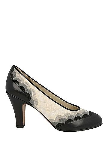 Salvatore Ferragamo Women's Signorinella Pumps in Black (view 1)