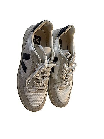 VEJA Sneakers (view 2)