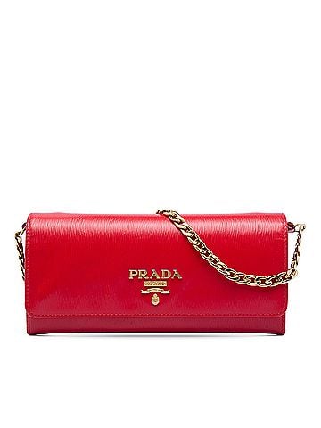 Prada Vitello Move Wallet on Chain (view 1)