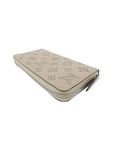 Louis Vuitton Louis Vuitton Mahina Zippy Wallet M69821 (view 2)