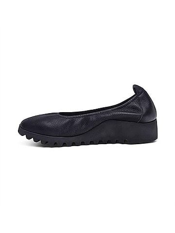 Aetrex Women's Brianna Slip-On Ballet Flat in Black (view 2)