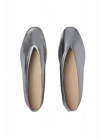 Le Monde Beryl Women's Luna Leather Slipper in Silver (view 2)
