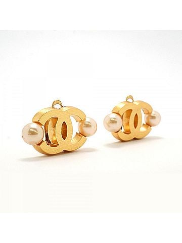 Chanel Chanel earrings, Coco Mark design, GP plated, faux pearl, gold, women's. (view 2)