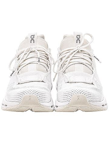 On Cloud Cloudnova Flux Women’s Running Shoe Sneakers (view 2)