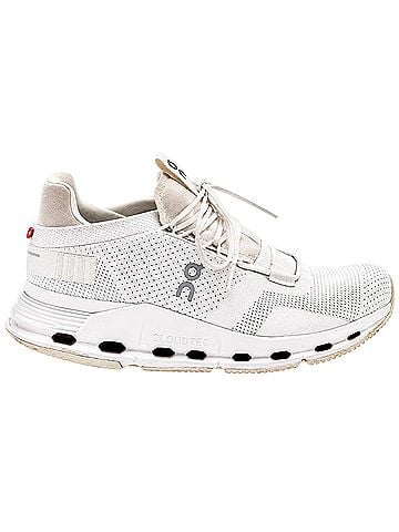 On Cloud Cloudnova Flux Women’s Running Shoe Sneakers (view 1)