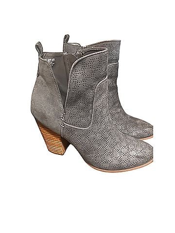 Carlos by Carlos Santana Holly Ankle Boots (view 2)