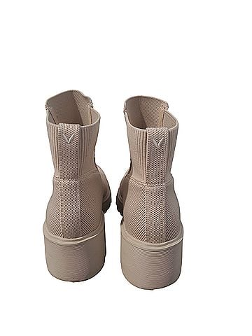 Vivaia Everly Ankle Boots (view 2)