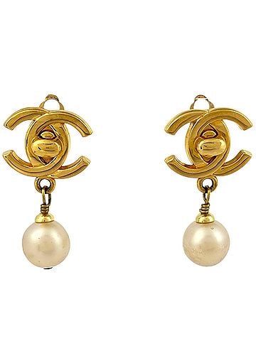 Chanel Chanel earrings, Coco Mark, turnlock, swing, GP, faux pearl, gold, women's. (view 1)