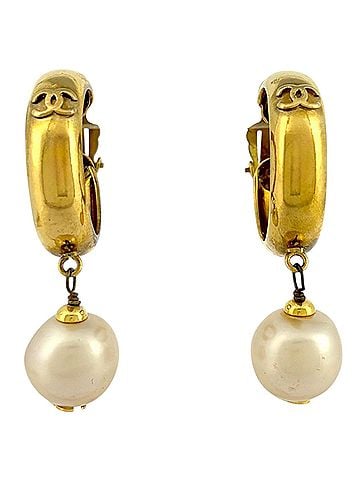 Chanel Chanel earrings, Coco Mark hoop swing, GP faux pearl, gold, women's. (view 1)