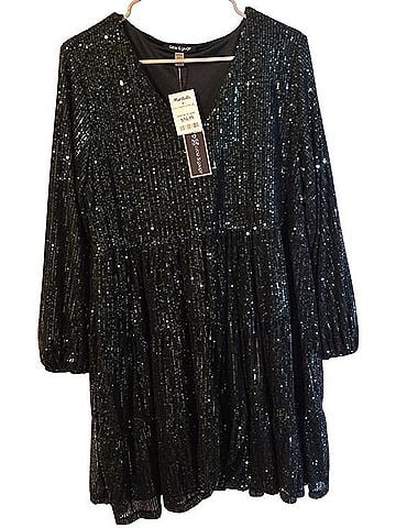 Cable & Gauge Sequin V-Neck Blouse Long Sleeve T-Shirt (view 1)