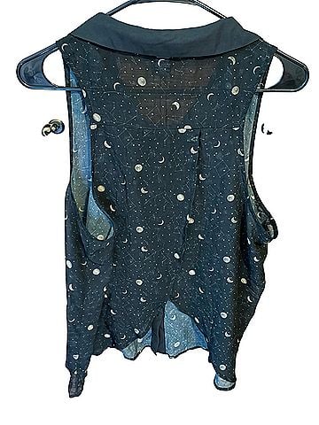 Hot Topic Sleeveless Blouse (view 2)