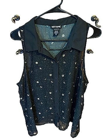 Hot Topic Sleeveless Blouse (view 1)