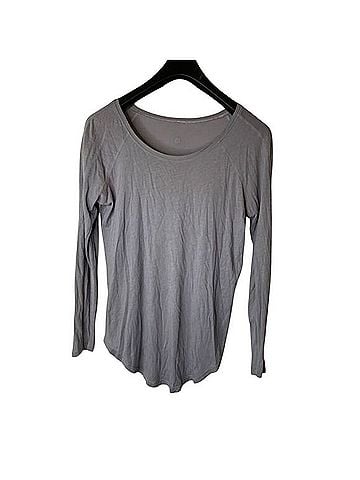 Lululemon Athletica Long Sleeve T-Shirt (view 1)
