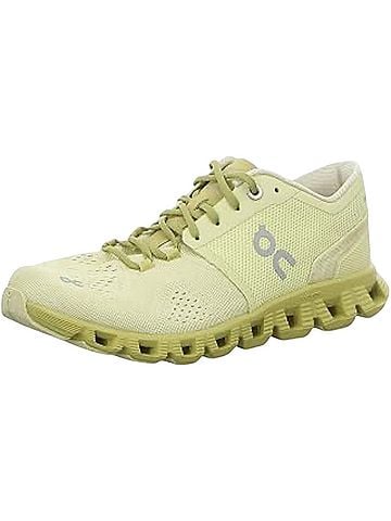 On Cloud Sneakers (view 1)