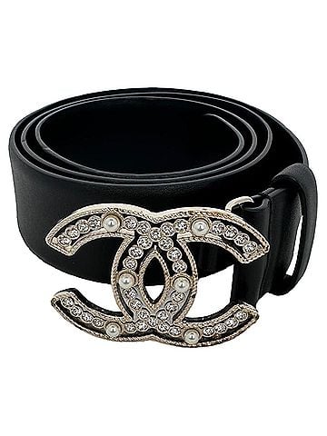 Chanel Chanel Faux Pearl Embellished CC Buckle Belt in Black Leather (view 1)