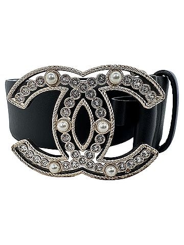 Chanel Chanel Faux Pearl Embellished CC Buckle Belt in Black Leather (view 2)