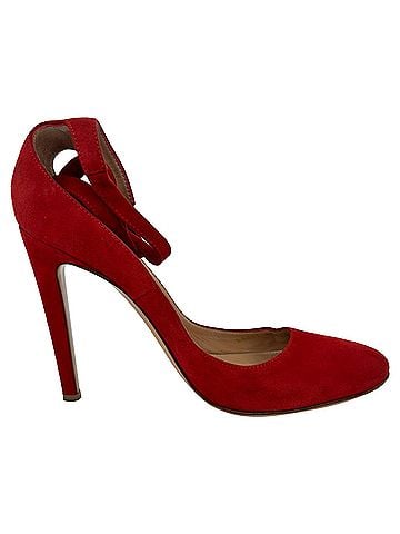 Gianvito Rossi Gianvito Rossi Round-Toe Strappy Pumps in Red Suede (view 1)