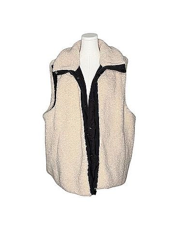 Bernardo Sherpa Chevron Quilted Vest Vest (view 2)