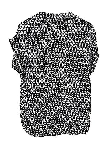 Pleione Short Sleeve Blouse (view 2)