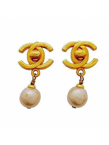 Chanel Chanel earrings, Coco Mark, turnlock, GP plated, faux pearl, gold, women's. (view 1)