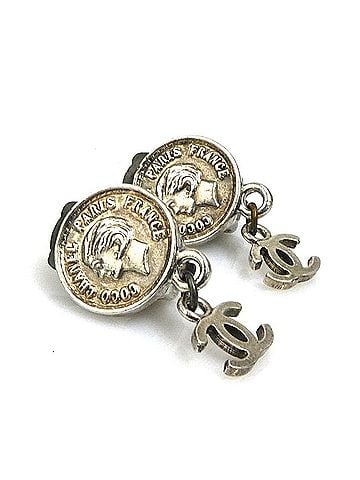 Chanel Chanel CHANEL Earrings Medallion Metal Silver Women's e62089d (view 2)