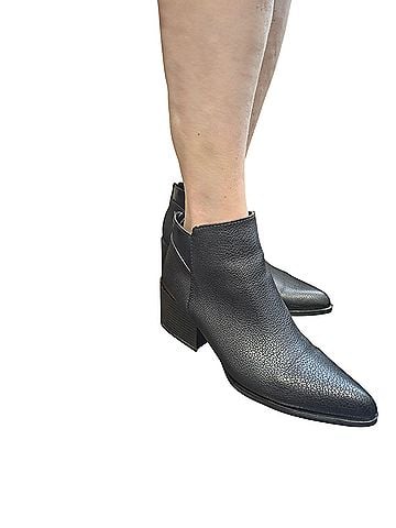 Simply Vera Vera Wang Ankle Boots (view 2)