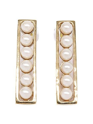 Chanel CHANEL (Chanel) Excellent Condition B23 K 6P Pearl Logo Plate Earrings Gold Women's (view 1)