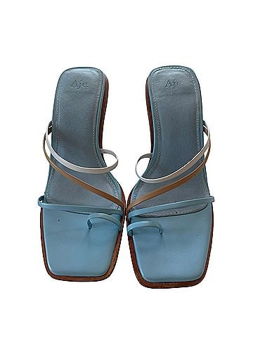 Aje. Heels (view 2)