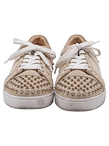 Christian Louboutin Christian Louboutin Louis Junior Spikes Sneakers in Beige Suede (view 2)