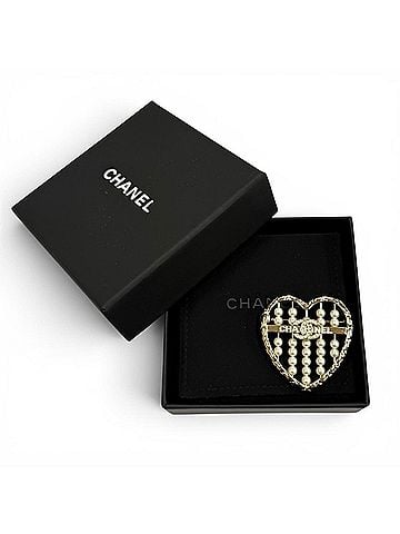 Chanel CHANEL B25A ABG046 Coco Mark Matelassé Heart Brooch, Gold and White, Made in Italy, Women's, with Box Dust Bag. (view 2)