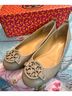 Tory Burch 100% Leather Solid Gray Flats Size 7 - photo 4